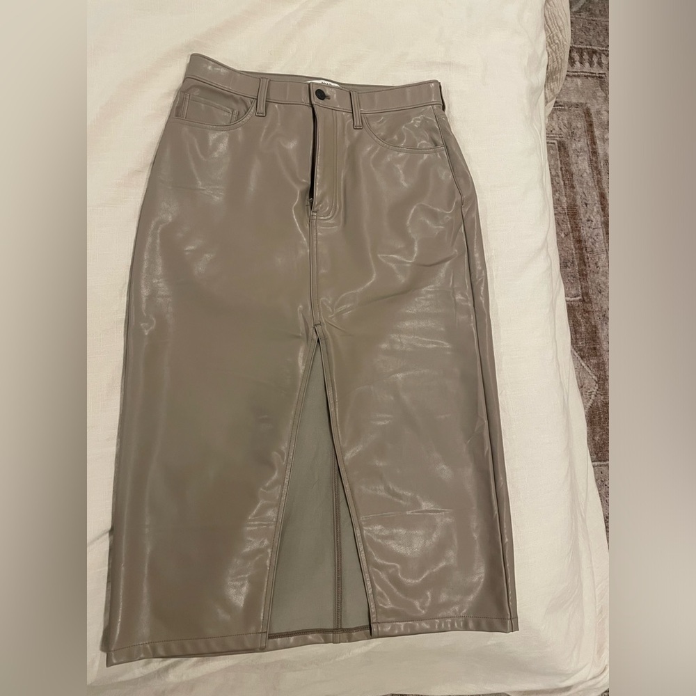 Vegan leather midi skirt. Size 30